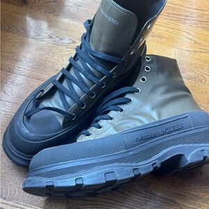 Alexander McQueen Men's Black and Olive Boots